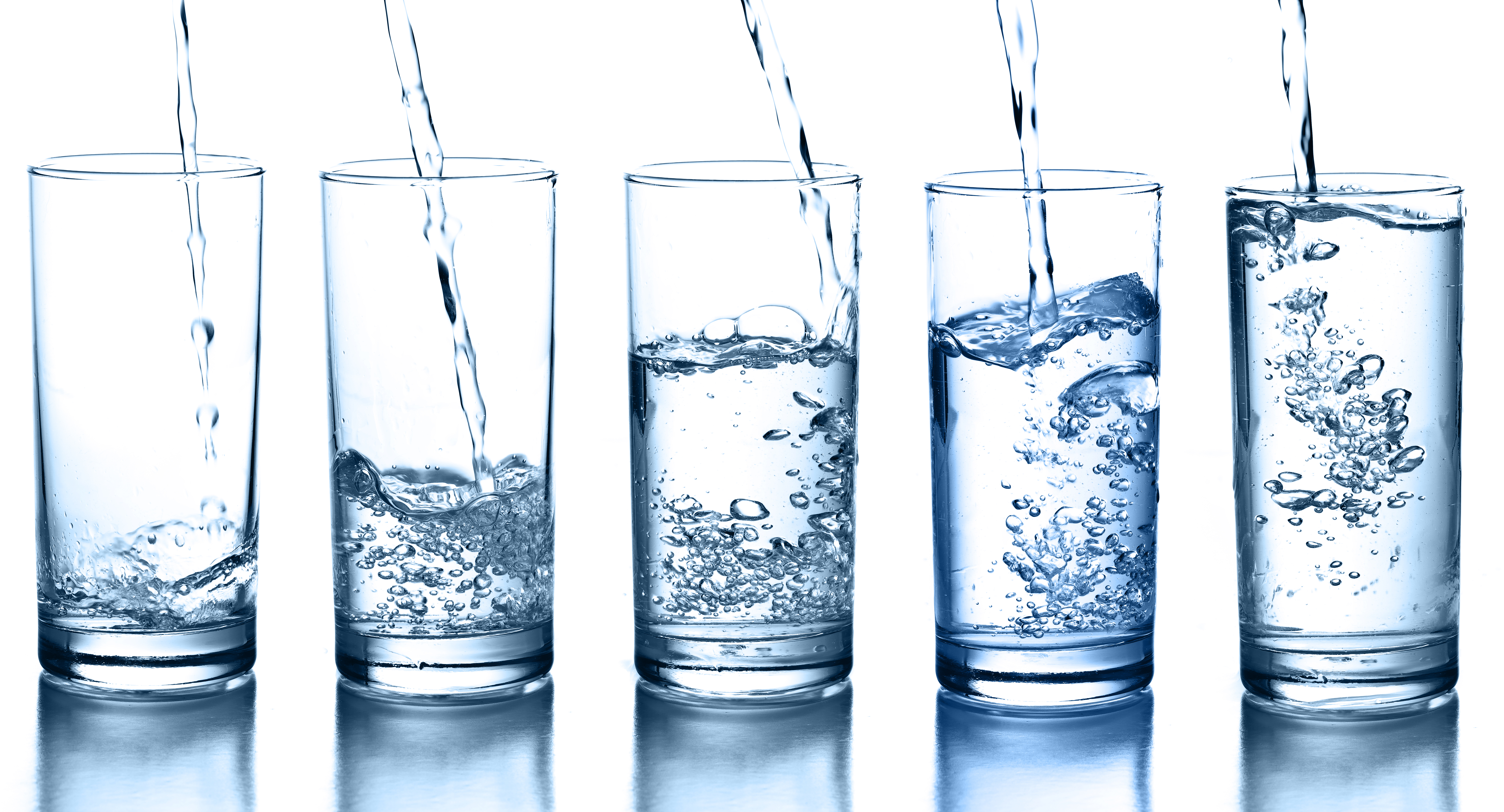 Une rangée de verres d’eau