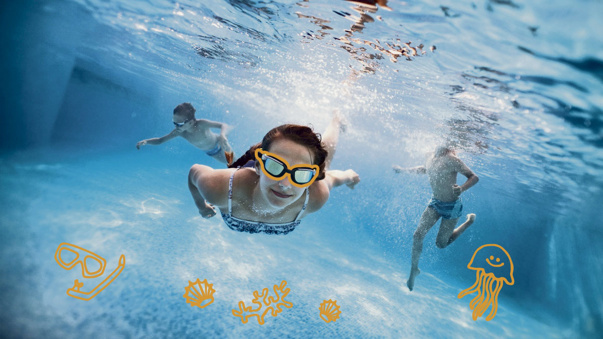Un jeune à la piscine